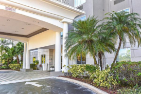 Holiday Inn Express & Suites Cocoa by IHG